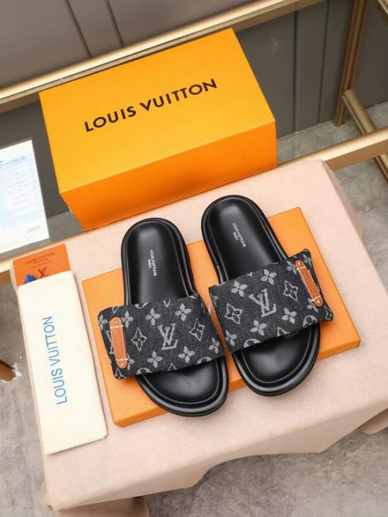 Picture of Louis Vuitton Slippers _SKULVsz35-46hnh08061185
